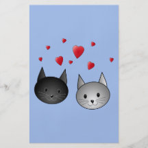 Chats noirs et gris mignons, avec des coeurs prospectus