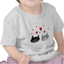 Chats noirs et gris mignons, avec des coeurs t-shirt