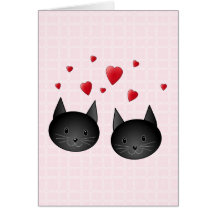 Chats noirs mignons avec des coeurs, sur pâle - ro cartes