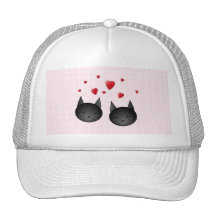 Chats noirs mignons avec des coeurs, sur pâle - ro casquettes
