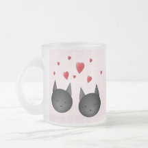 Chats noirs mignons avec des coeurs, sur pâle - ro mugs à café