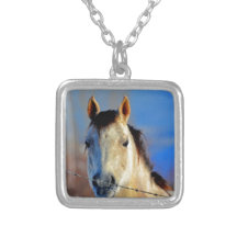 Cheval blanc collier personnalisé