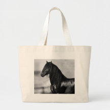 Cheval noir frison fier d'étalon sacs
