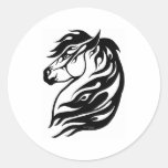 Cheval tribal du feu autocollant rond
