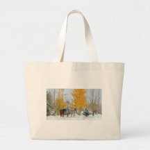 Chevaux dans la neige avec l'arbre coloré sacs