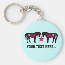 Chevaux roses personnalisés sur le bleu porte-clés