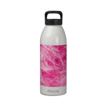 Cheveux roses bouclés bouteilles d'eau