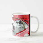 Chien blanc de boxeur dans la tasse de Maserati