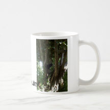 Chien dans l'arbre tasse à café