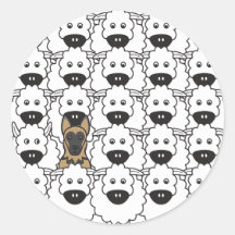Chien de berger allemand chez les moutons adhésif rond