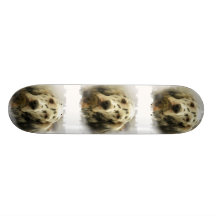 Chien de poseur anglais sur une planche à roulette