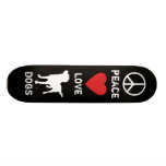 Chiens d'amour de paix skateboard