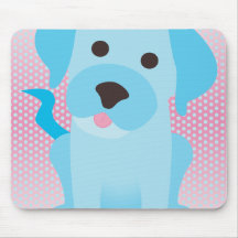 Chiot bleu-clair sur le rose tapis de souris