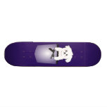 Chiot mignon de poche plateau de planche à roulettes