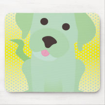Chiot vert en bon état sur le jaune tapis de souris