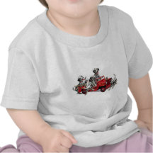 Chiots dalmatiens avec le camion de pompiers t-shirts