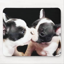 Chiots de bouledogue français tapis de souris