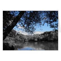 Cieux bleus et carte de voeux de lacs