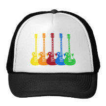 Cinq guitares électriques colorées casquettes de camionneur