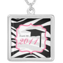 Classe d'obtention du diplôme de la copie 2011 et  collier personnalisé