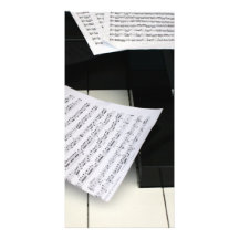 Clés de piano avec la musique photocartes