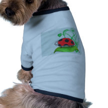 Coccinelle rouge géante sur une feuille t-shirts pour animaux domestiques
