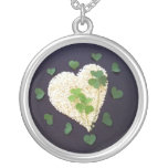 Coeur chanceux de trèfle colliers