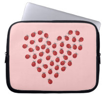 Coeur d'amour de coccinelle housses ordinateur