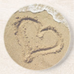 Coeur dans les caboteurs de sable dessous de verres