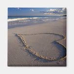 Coeur dessiné sur la plage aimant