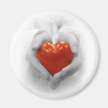 Coeur rouge dans des mains, je t'aime forme aimant