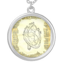 Coeur sur un collier à chaînes