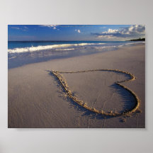 Coeur tropical de plage en sable Valentine Affiches
