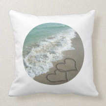 Coeurs de sable sur la plage oreillers
