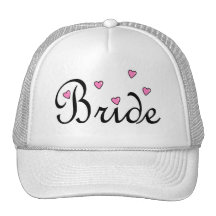 Coeurs roses de jeune mariée casquettes de camionneur