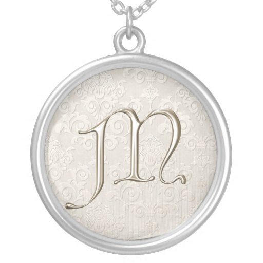 Collier argenté de monogramme - lettre M