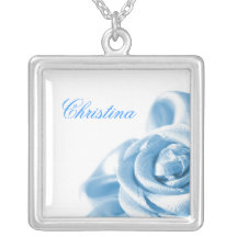 Collier bleu fait sur commande de nom de fleur