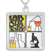 COLLIER CARRÉ DU LABORATOIRE 4