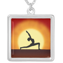 Collier de carré de lever de soleil de silhouette 