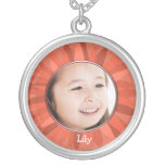 Collier de corail de la photo d'enfant de fleur de