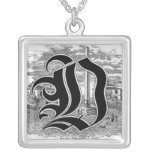 Collier de la lettre O de calligraphie