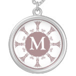 Collier de pendentif de la lettre M de monogramme