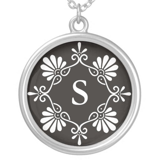 Collier de pendentif de la lettre S de monogramme