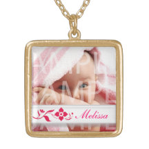 collier de photo de bébé avec le nom