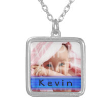 collier de photo de bébé avec le nom