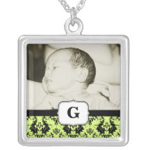 Collier de photo de monogramme de damassé