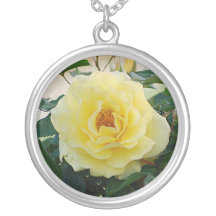 Collier de rose jaune