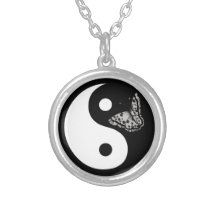 Collier de Yin Yang de papillon