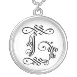 Collier gothique de la lettre T
