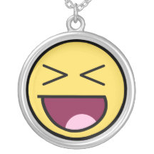 Collier impressionnant heureux de visage